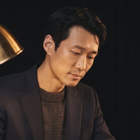 리포트를 검토하는 하람